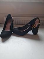 Pumps mit Blumenmuster (Neu) Berlin - Marzahn Vorschau