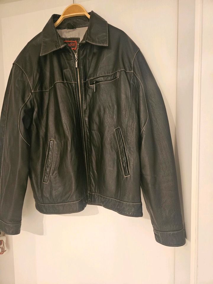 Lederjacke schwarz Echtes Leder Gr. 56/58 sehr gut erhalten in Bottrop