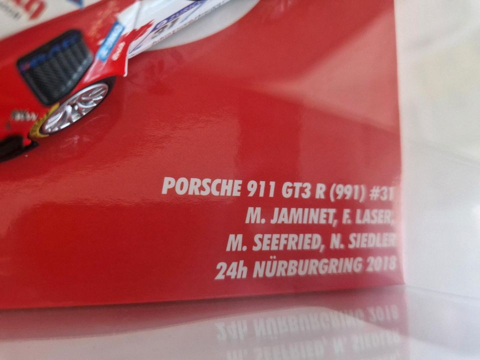 Minichamps  Frikadelli Racing Porsche 911GT3 R in Gladbeck