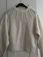 Weißer Pullover / Strickpullover mit Perlen Berlin - Spandau Vorschau