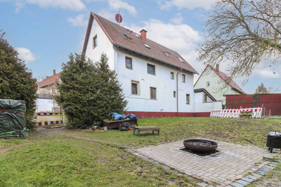 Frömmstedt: Teilsaniertes Mehrfamilienhaus mit 4 Wohnungen, Garten, Stellplätzen & viel Potential! in Kindelbrück
