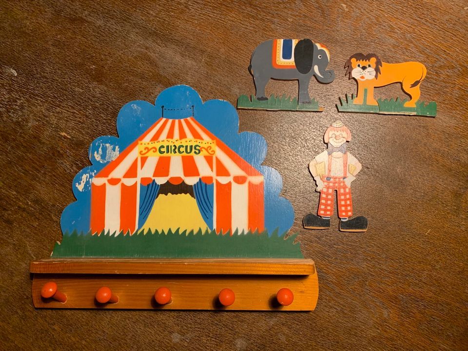 Garderobe Kinder Kindergarderobe Circus Zirkus vintage alt in Monschau