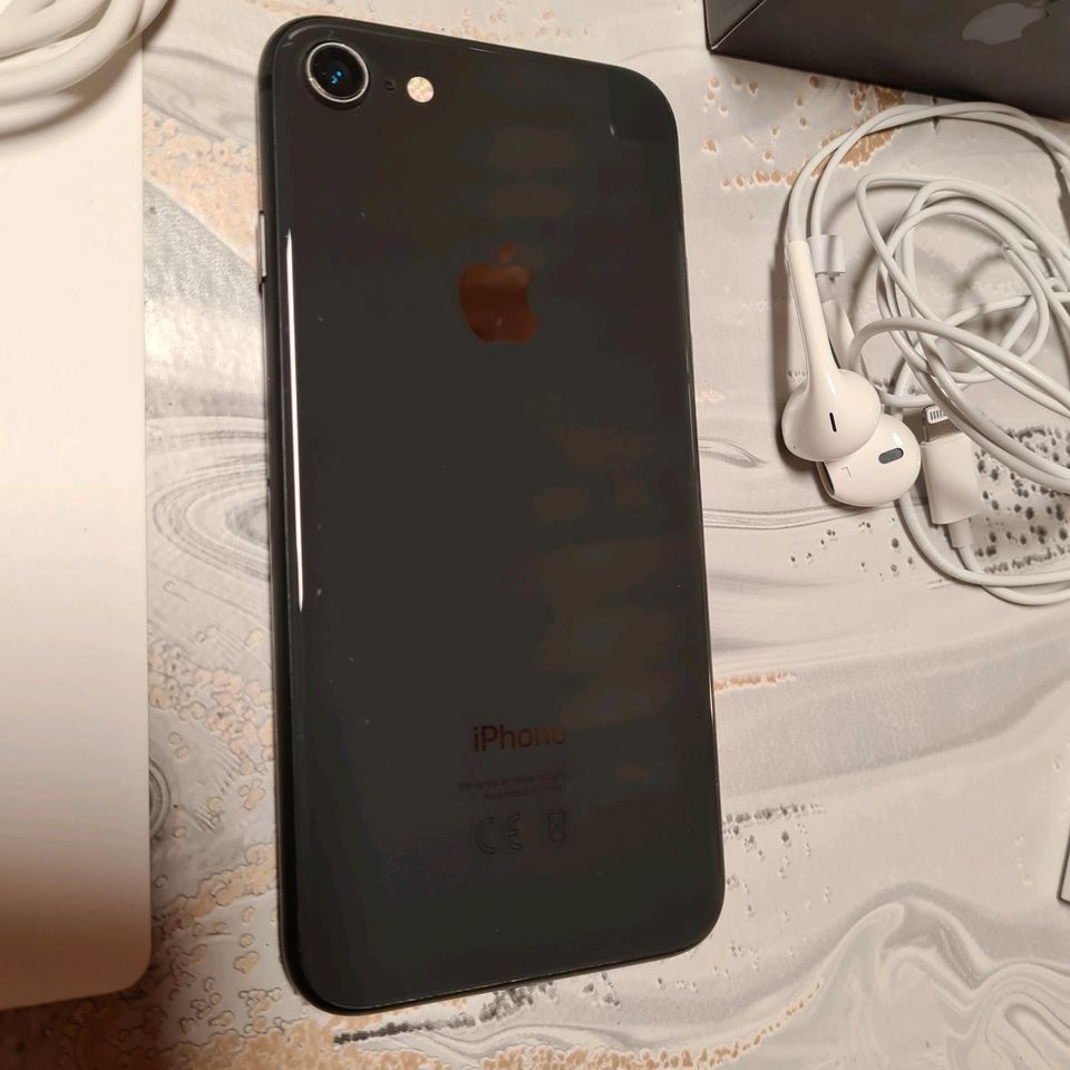 Apple I Phone 8 64gb in Blumenthal