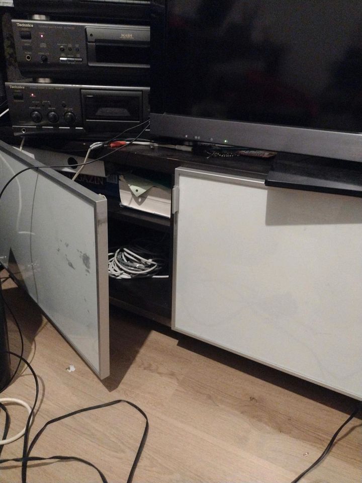 Ikea TV Schrank mit Glastüre in Mönchengladbach