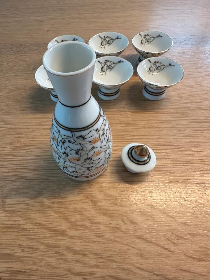 Japanisches vintage Sake Becher Set Kranich, 7teilig - handbemalt in Kreuzau
