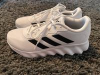 Adidas Sneaker Gr. 42 Niedersachsen - Gifhorn Vorschau