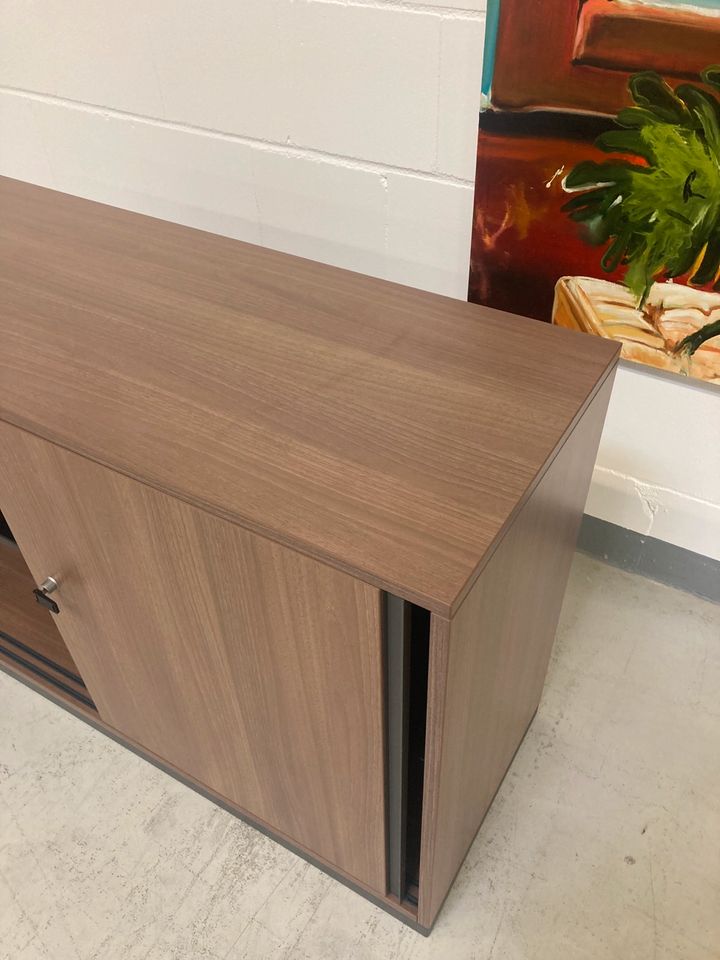 Steelcase Sideboard Aktenschrank 2OH Nuss Schiebetüren in Hilden