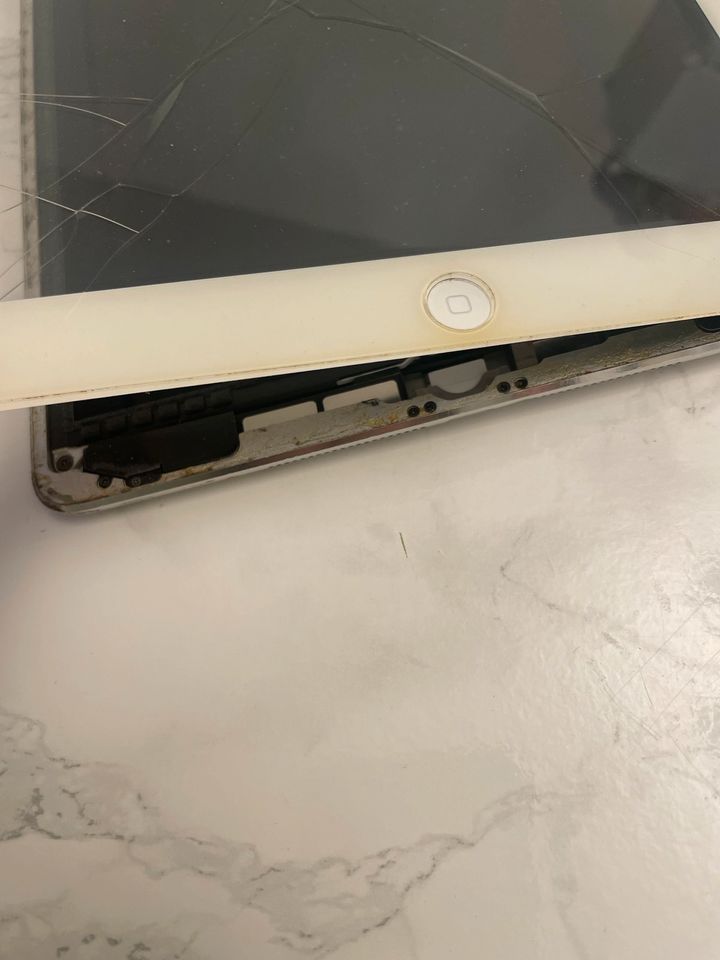 iPad Air alt für Bastler in Hamburg