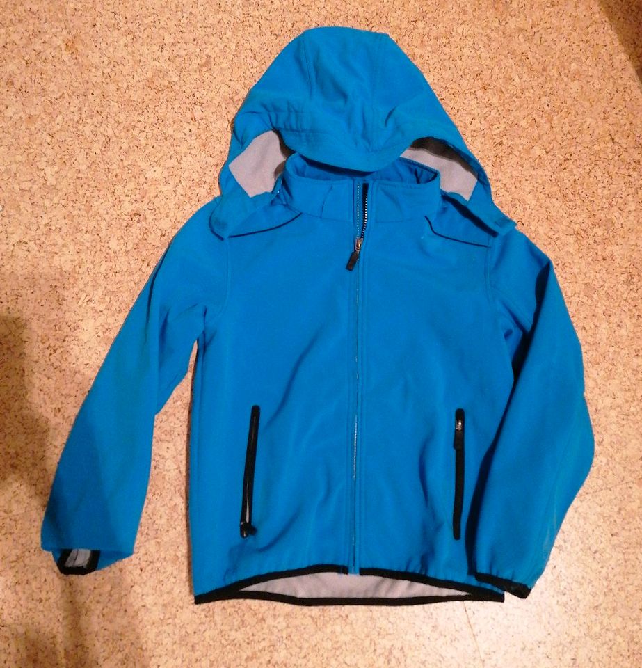 Softshelljacke. Gr. 134/140 blau Jungen in Ilsede