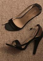 Schuhe Riemchen/Sandalen f. Abiball/Abschlussball/Jugendweihe neu Sachsen-Anhalt - Köthen (Anhalt) Vorschau
