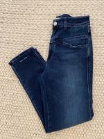 NEU CLOSED jeans women CLOSED Jeans blau 38 Frankfurt am Main - Sachsenhausen Vorschau