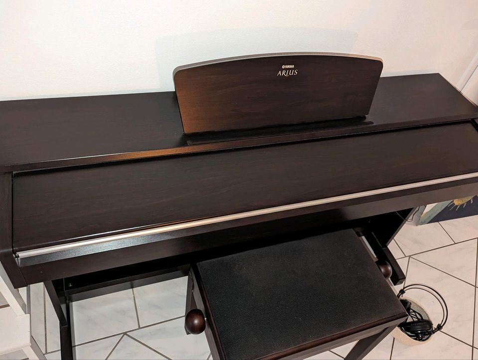 E-Piano Klavier Yamaha Arius VDP-135 in Bargteheide
