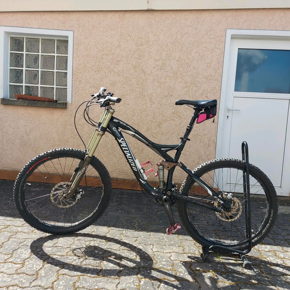 Mountainbike Marke Spezialized in Üchtelhausen