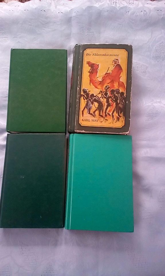 4 Jugendbücher älteren Datums in Barntrup