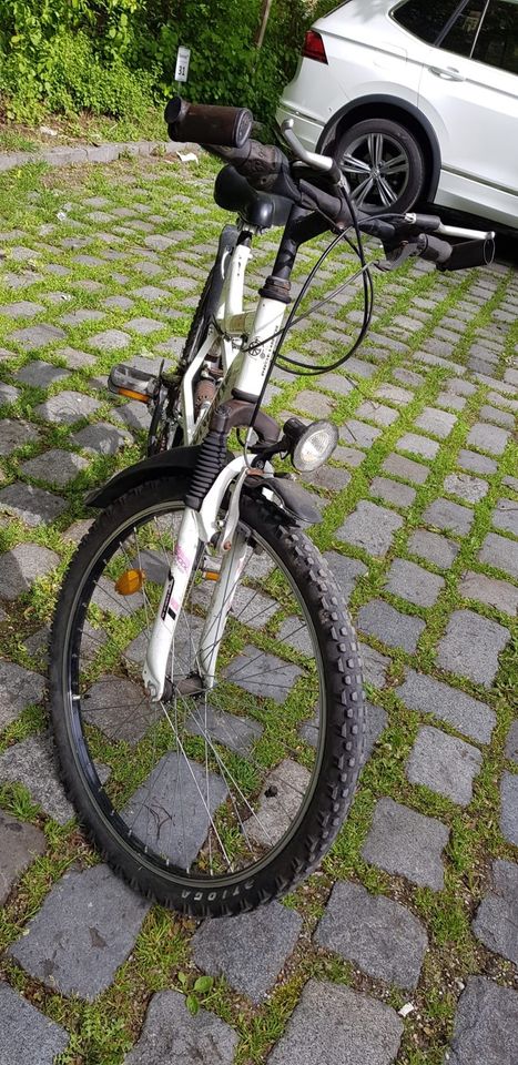 Fahrrad 26 Zoll fahrbereit. Gut erhalten 21 Gänge in München