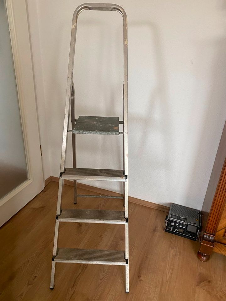 LEASE | RENT - Stepladder – Ladder – 4-step ladder in Berlin