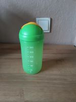 Tupperware Trinkflasche mit Strohhalm Nordrhein-Westfalen - Marl Vorschau