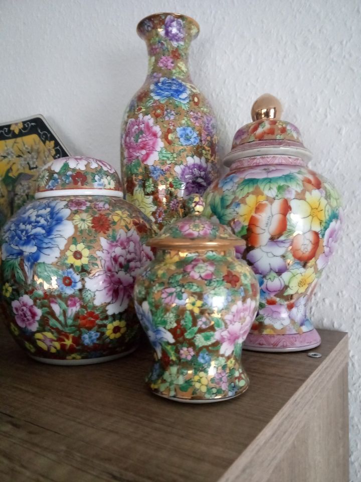 Vase Deckelvase China Bunt gelb Blumen in Bad Breisig 