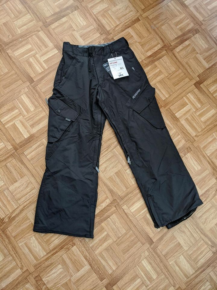 Skihose Gr. xs, nagelneu, Core Ripzone in Petersberg