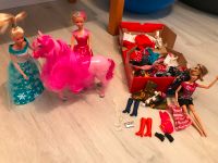 Barbie - 3 Barbies & 1 Pferd sowie viele Klamotten Nordrhein-Westfalen - Arnsberg Vorschau