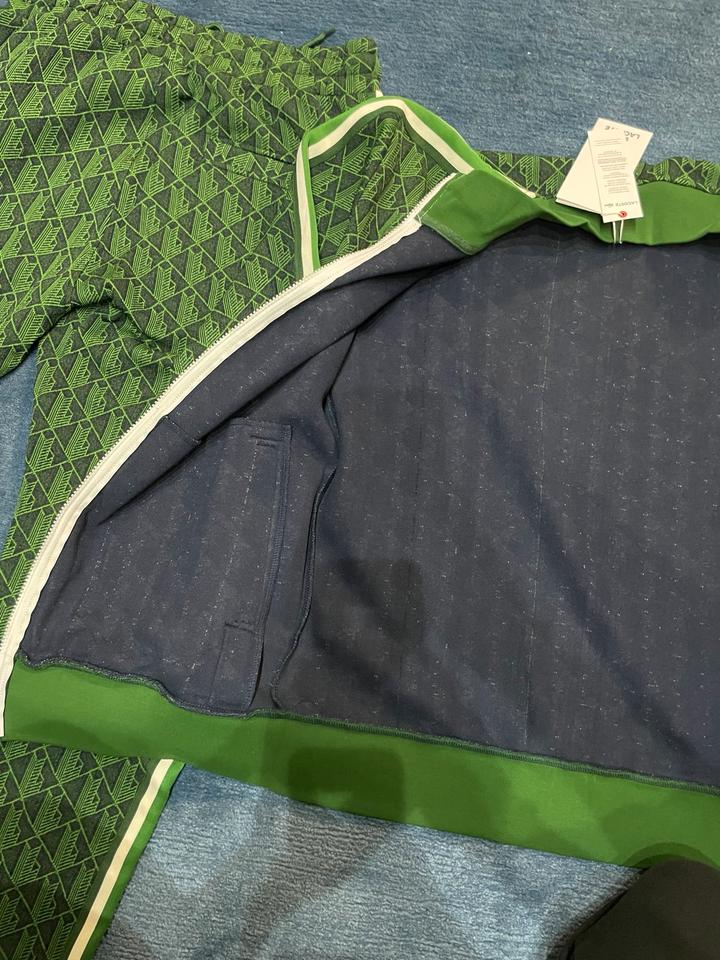 Lacoste Anzug Monogramm Sportanzug neu Pullover Hose in Pocking
