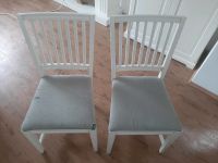 2 weiße Holz Stühle mit Sitzpolster Nordrhein-Westfalen - Gladbeck Vorschau