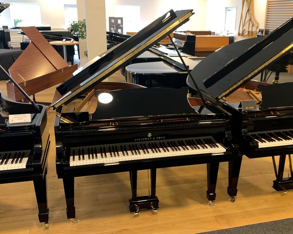 Steinway & Sons O-180 in schwarz poliert - Hamburg, Bj. 1972 in Kamen