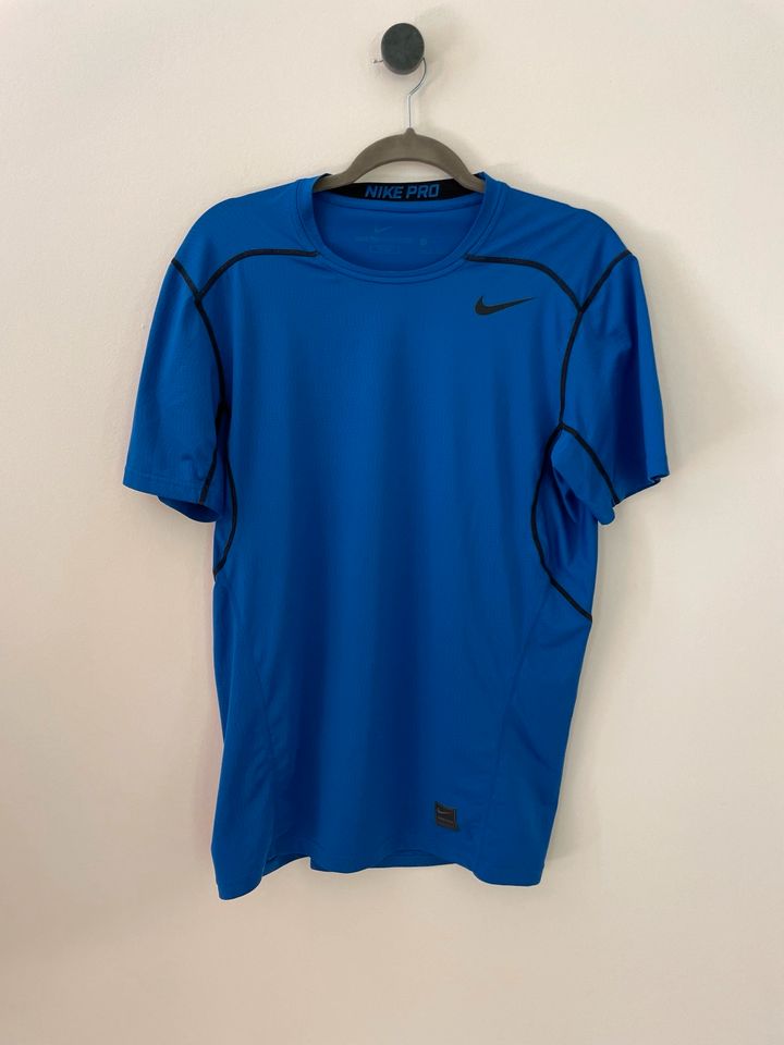 Nike Pro Sport T-Shirt Größe M blau in Leipzig