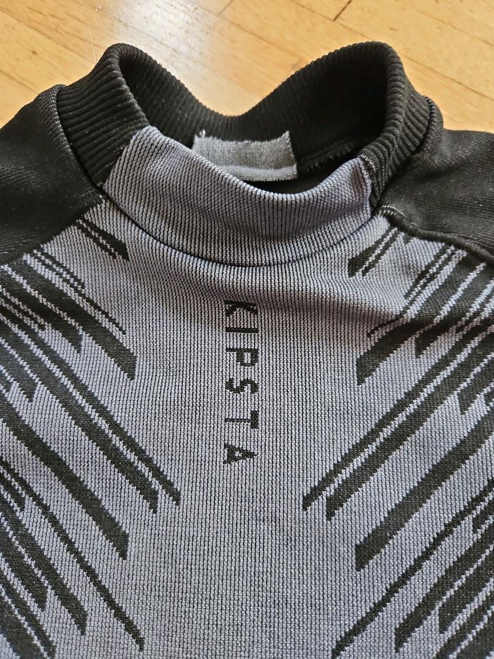 Decathlon Kipsta Funktionsshirt atmungsaktiv Keepwarm 113-122 in Düsseldorf