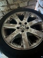 VW Felgen + Sommerreifen neuwertig 235/45/17 Nordrhein-Westfalen - Porta Westfalica Vorschau