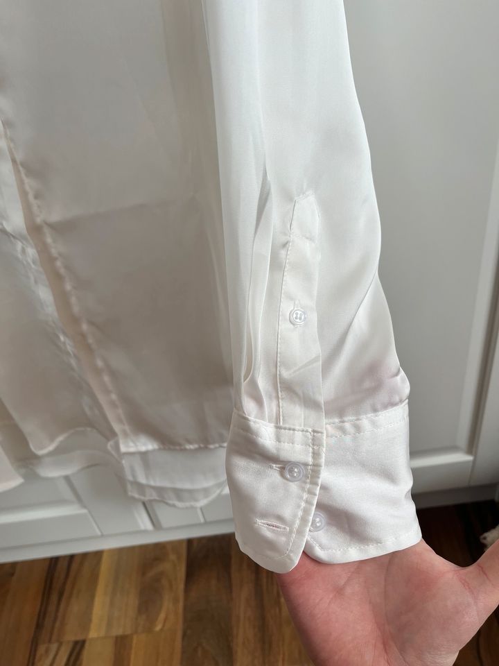 Weiße lange Bluse Satinoptik H&M Größe S in Winsen (Luhe)