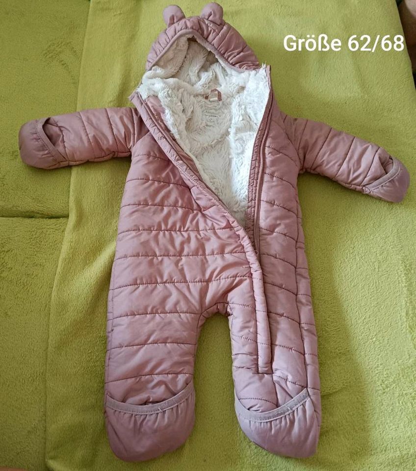 2x Baby Schneeanzüge Mädchen Größe 68 + Mützen in Regensburg