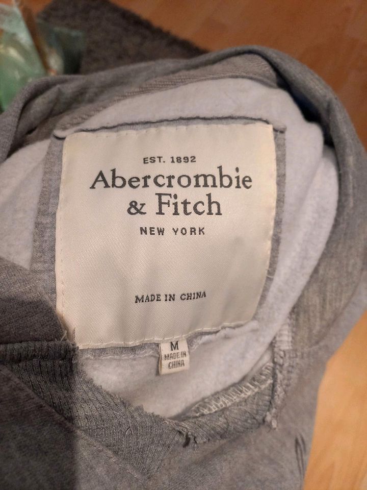 Abercrombie Pulli S in Solingen