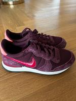Nike Sneaker  Bordeaux-rot München - Maxvorstadt Vorschau
