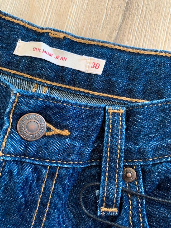 Levi’s Levis 80 s Mom Jeans 30 x 28 high waist hoher Bund tapered in Rheinbreitbach