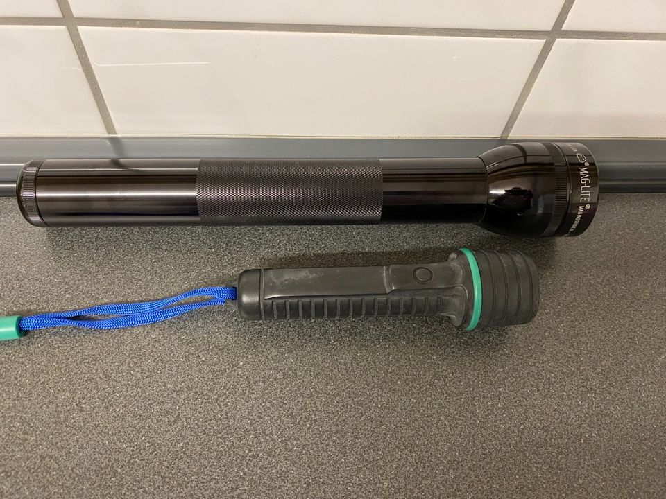 Große Mag-Lite 32 cm Stabtaschenlampe + wasserdichte Taschenlampe in Bergheim