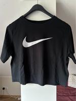 Nike Crop T-Shirt | Schwarz | Größe L | Sehr guter Zustand Frankfurt am Main - Nordend Vorschau