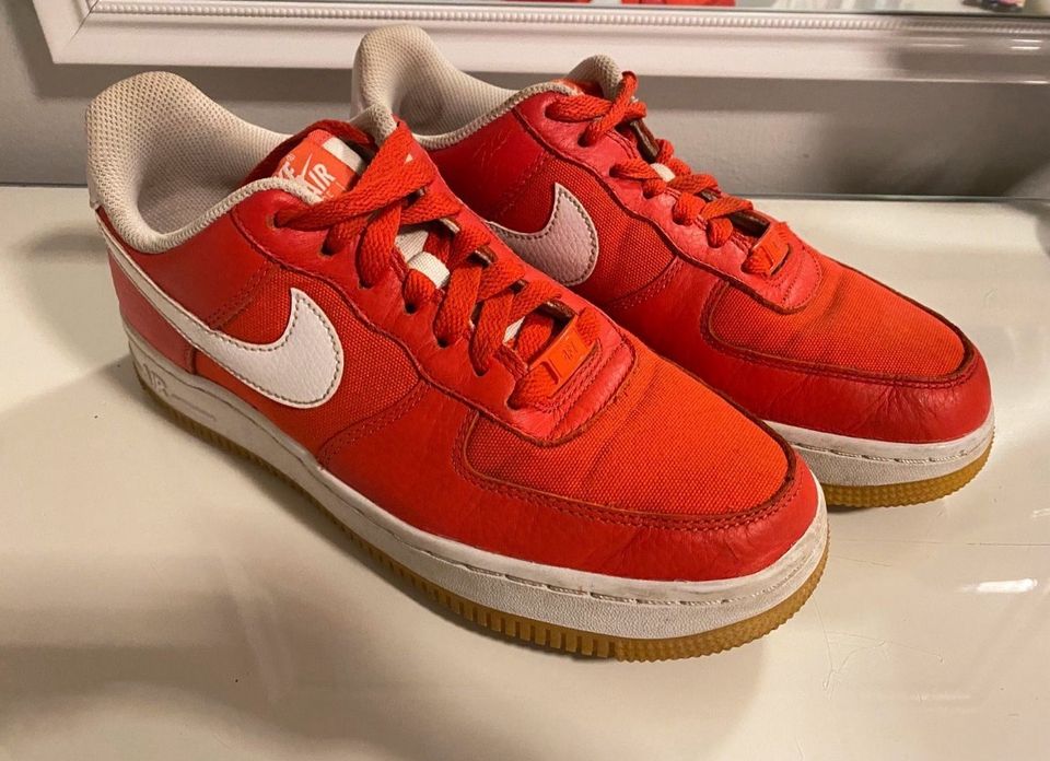 Nike Air Force 1 Sneaker Gr. 38 Turnschuhe Rot in Berlin