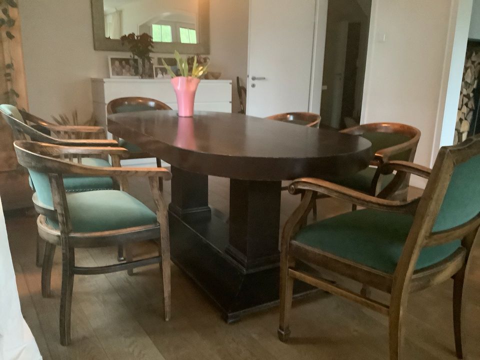 Tisch und sechs Stühle, antik in Ratingen