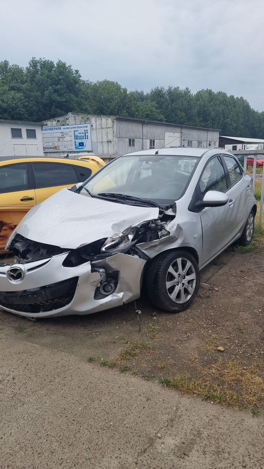 Abbildung des Autos Mazda 2 Unfallfahrzeug
