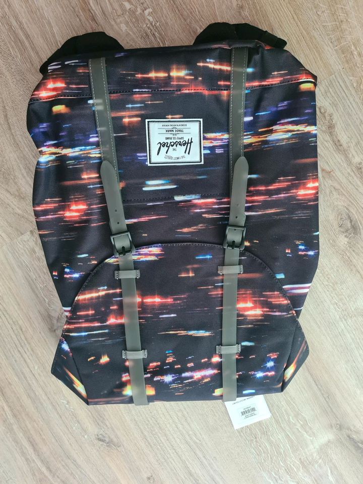 Herschel Rucksack little American 19.5l night light neu in Berlin