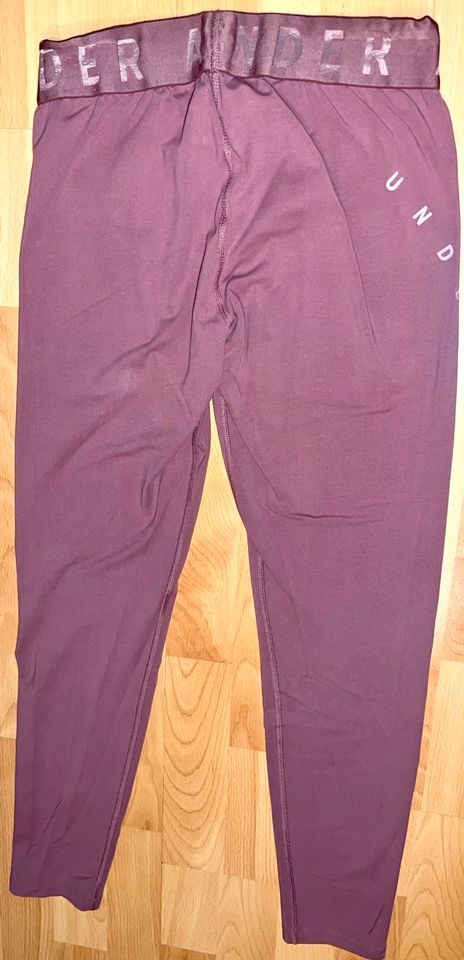 Rosa Under Armour Leggins Gr. M in Forchheim