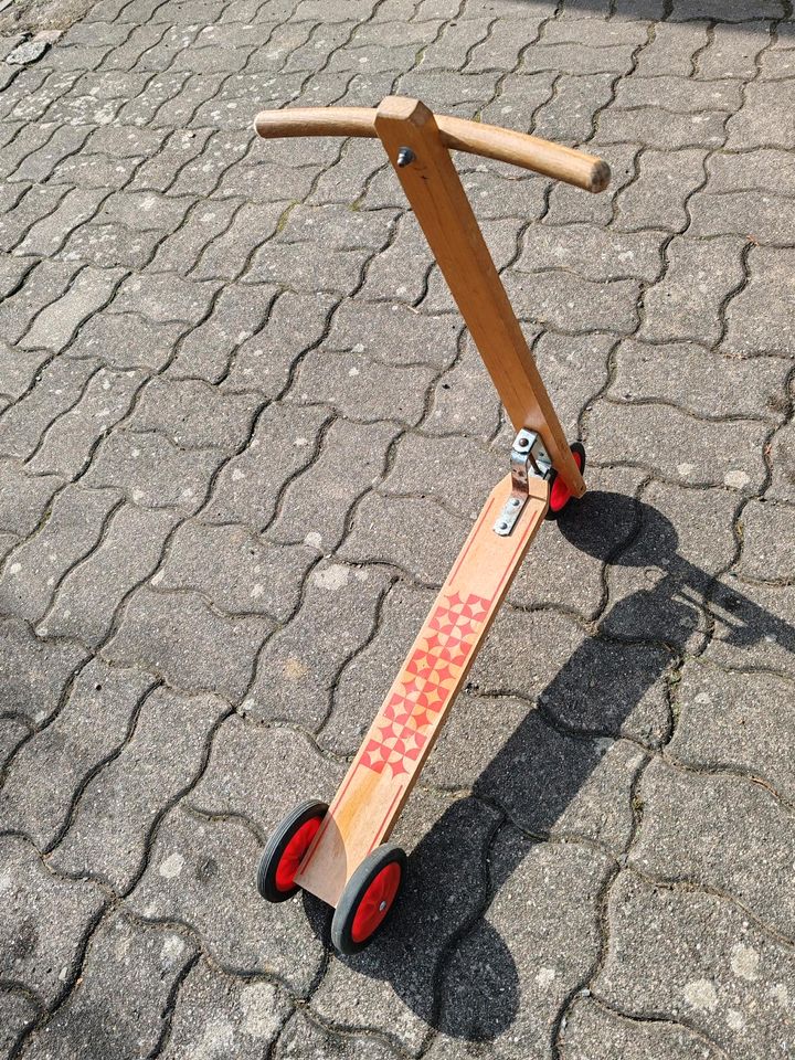 Kinder Holz Roller rot 3 Räder Sommer Spielzeug Outdoor in Appenrode