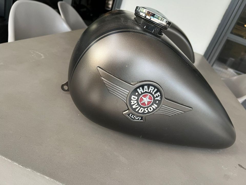 Harley Davidson Softail Slim Lacksatz Tank Fender in Mannheim