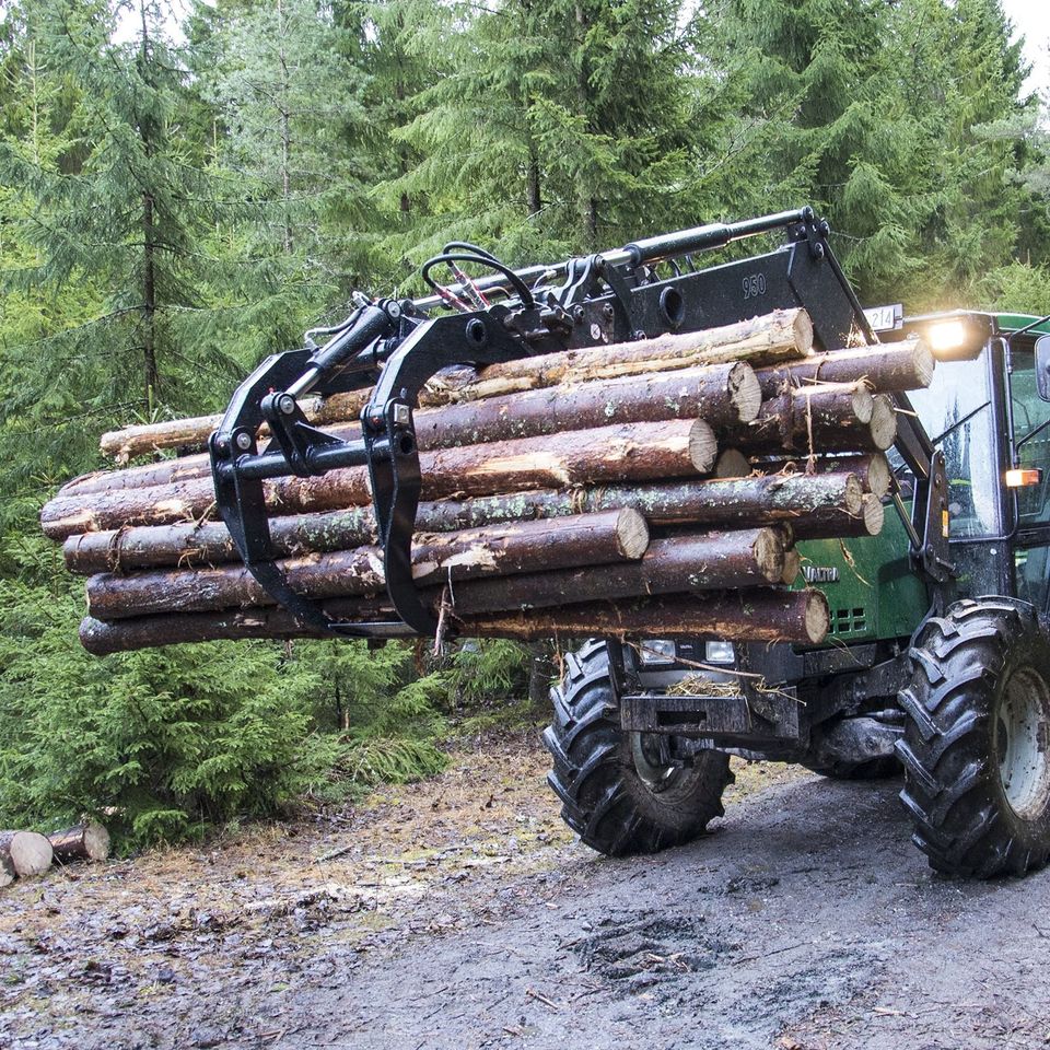 Holzladezange Holzverladezange Rückezange Holzgreifer Frontlader in Lüneburg