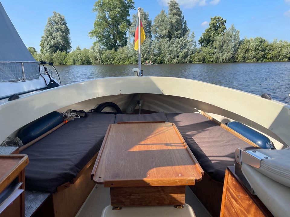 Motorboot inkl. Hafentrailer in Pahlen