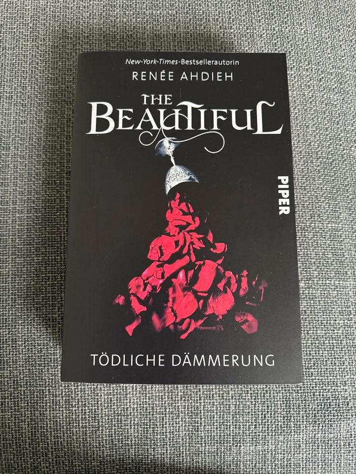 The Beautiful. Tödliche Dämmerung von Renée Ahdieh in Greifswald
