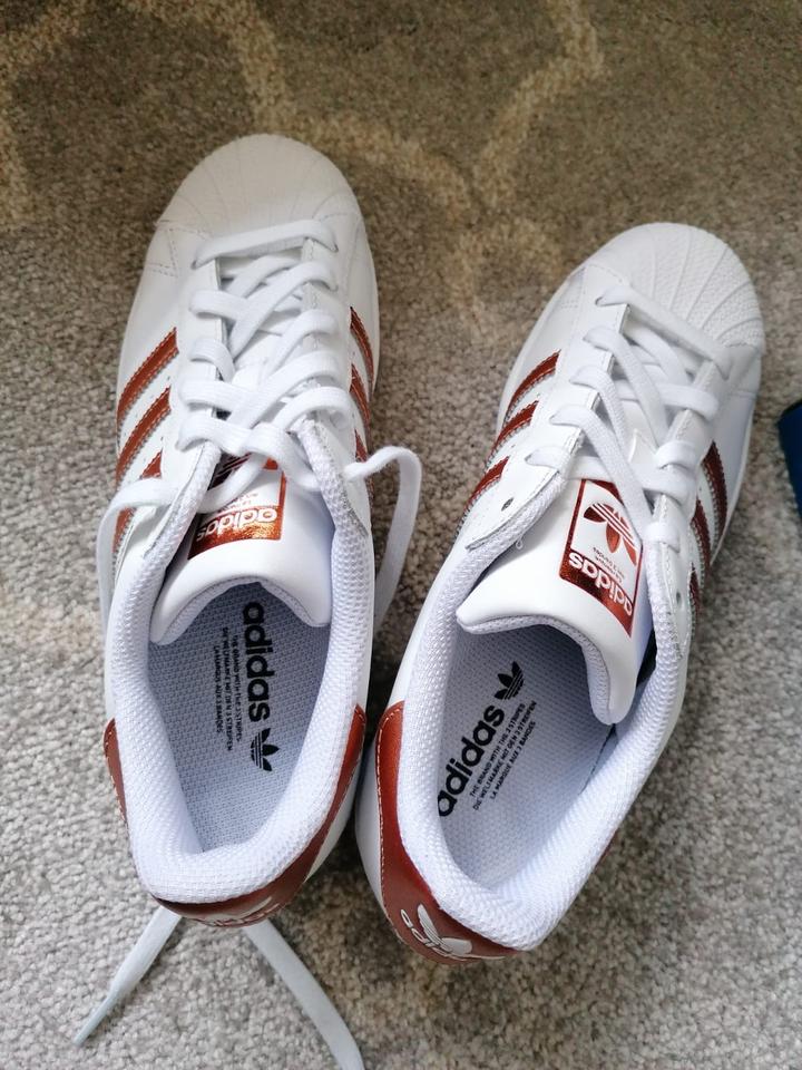 Adidas Superstars WeiB Rosegold Neu mit Etikett und OVP in Nordrhein Westfalen Holzwickede kleinanzeigen