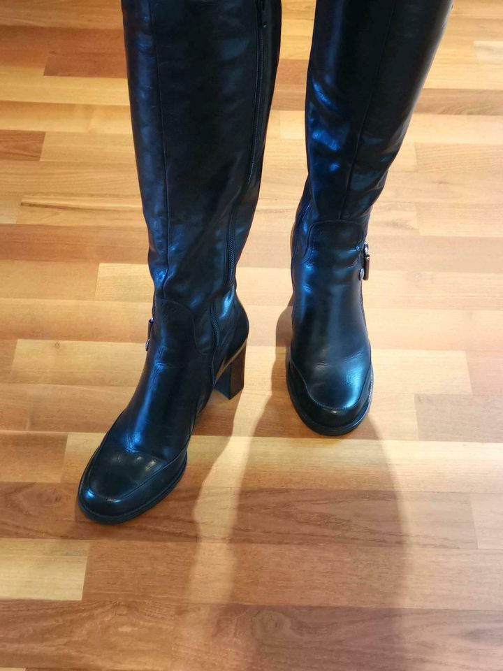 Lederstiefel von Helen Billkrantz in Aßlar