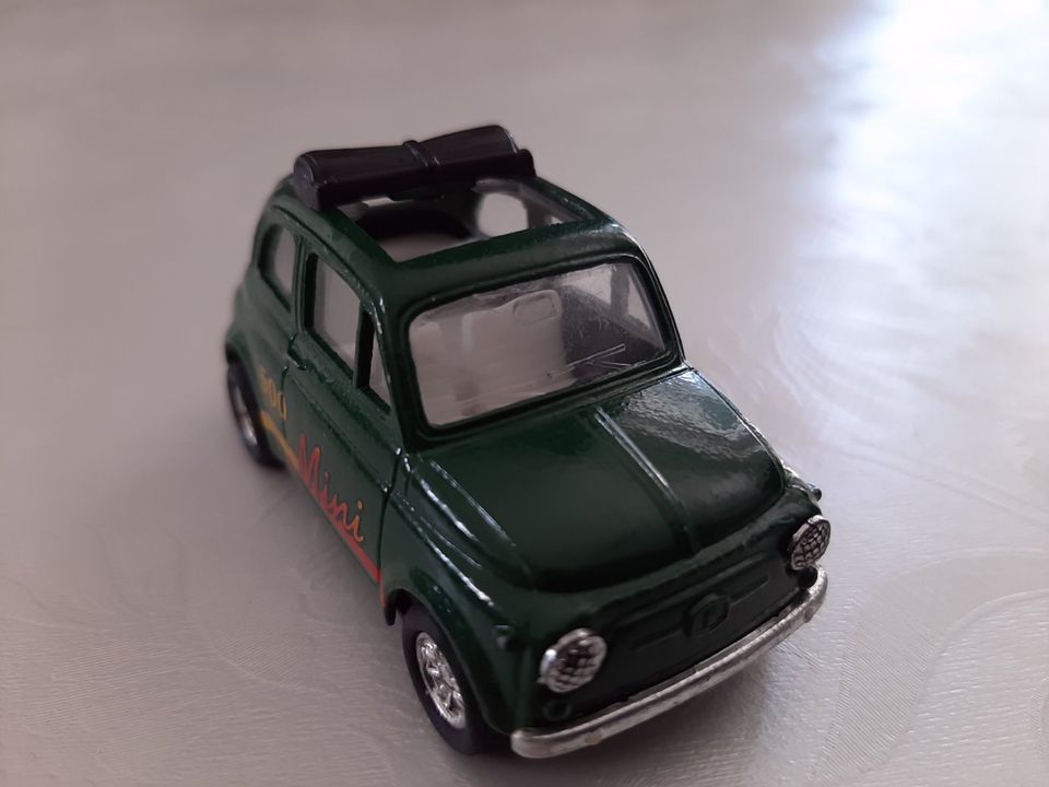 Fiat 500 Modellauto m. Ruckzugmotor/dunkelgrün/Länge: ca. 70mm in Menden